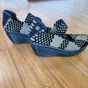 bernie mev. Gold and Black Platform Shoes with Woven Design